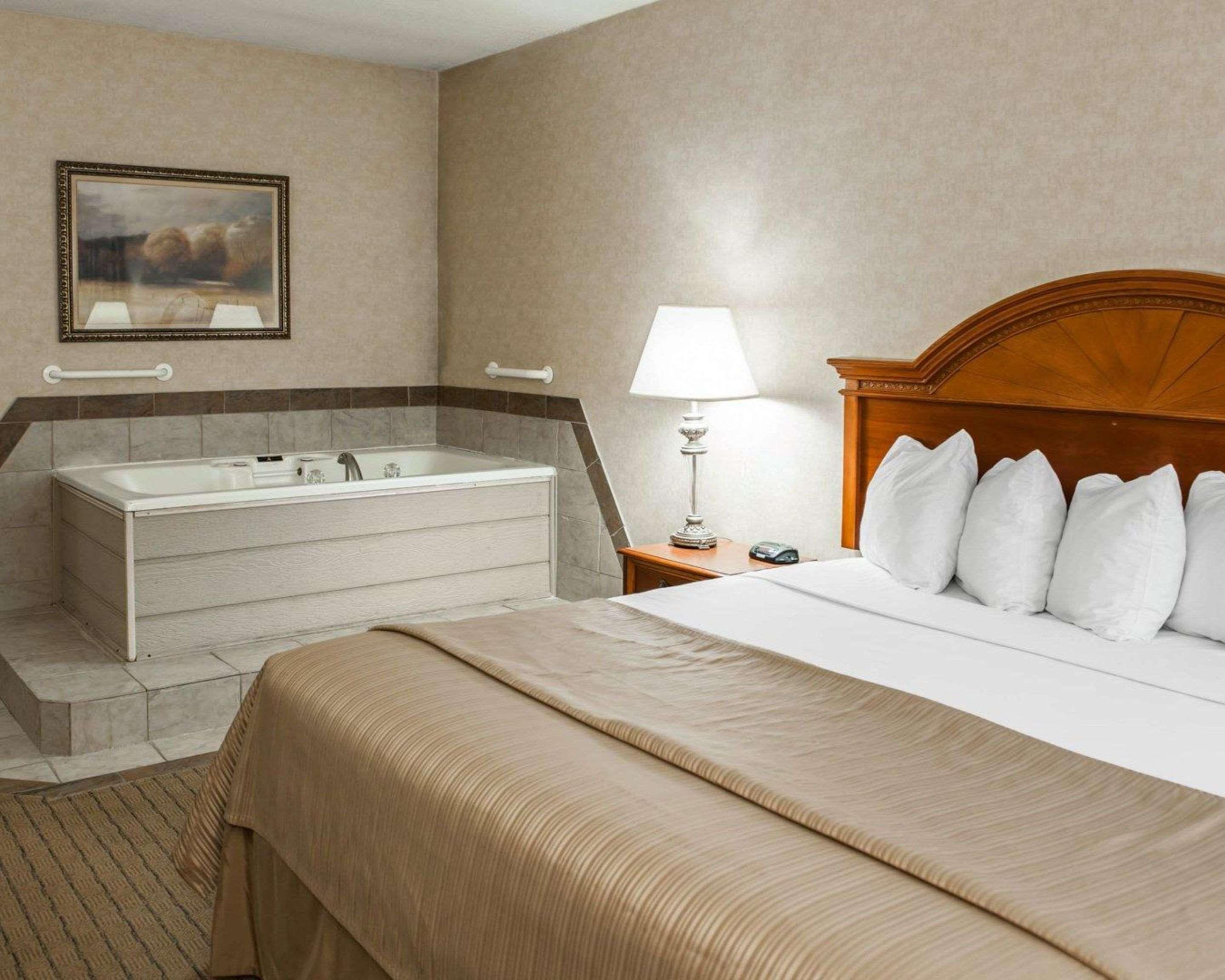 Quality Inn קסלטון מראה חיצוני תמונה