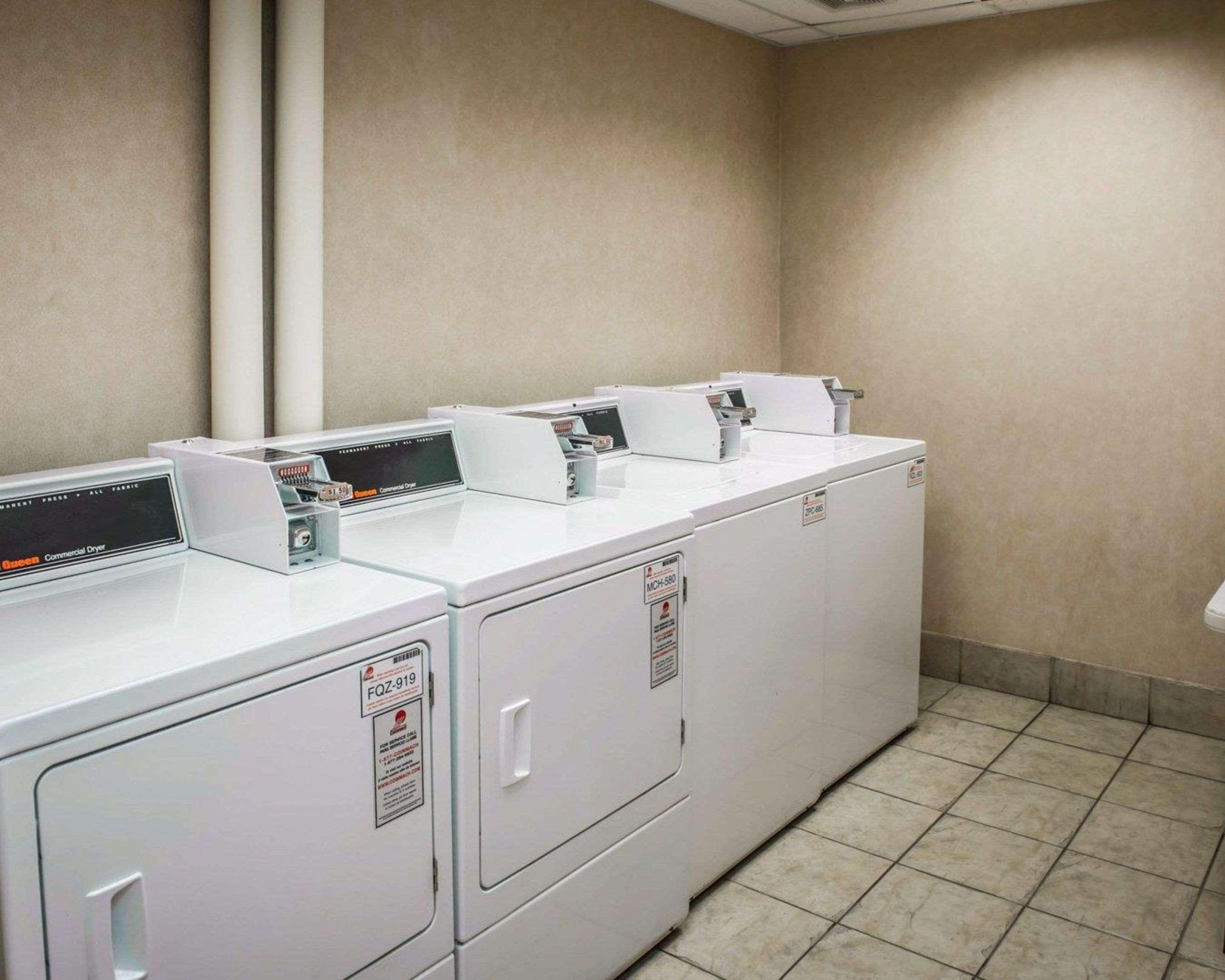 Quality Inn קסלטון מראה חיצוני תמונה