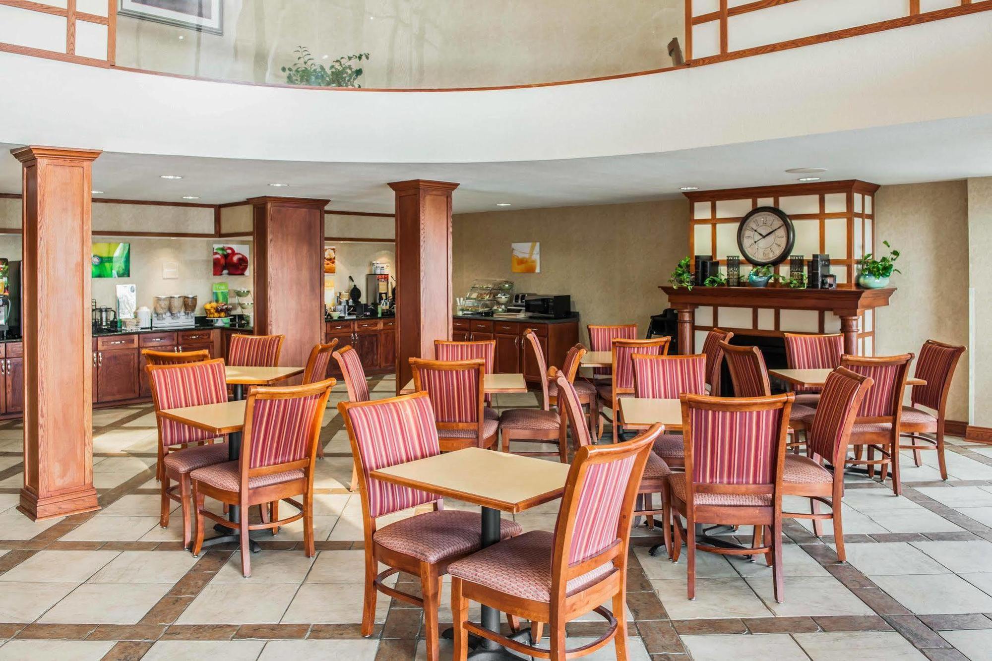 Quality Inn קסלטון מראה חיצוני תמונה