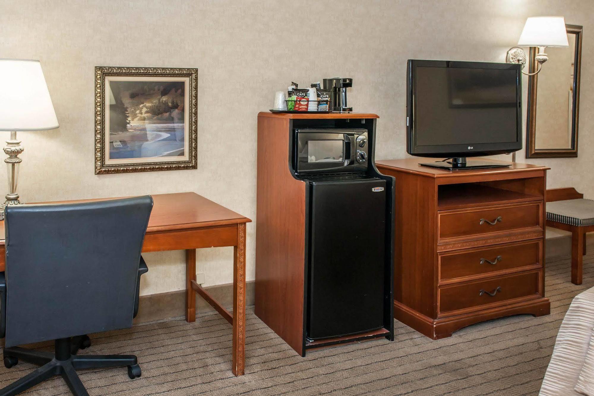 Quality Inn קסלטון מראה חיצוני תמונה