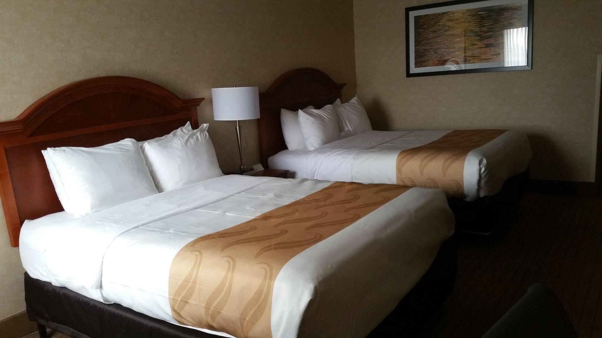 Quality Inn קסלטון מראה חיצוני תמונה